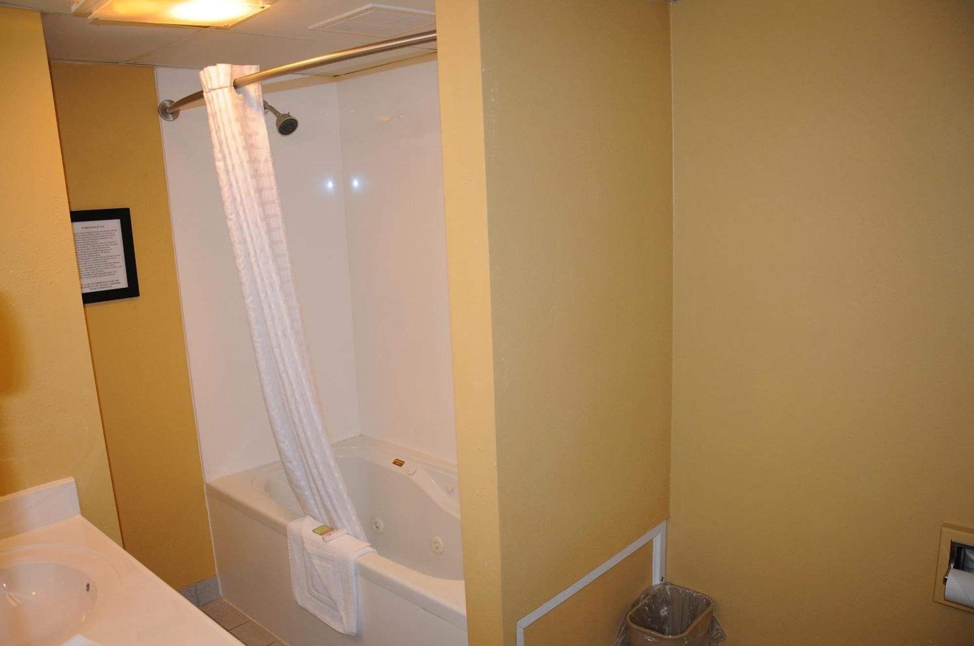 Boarders Inn And Suites By Cobblestone Lamar Missouri Habitación foto
